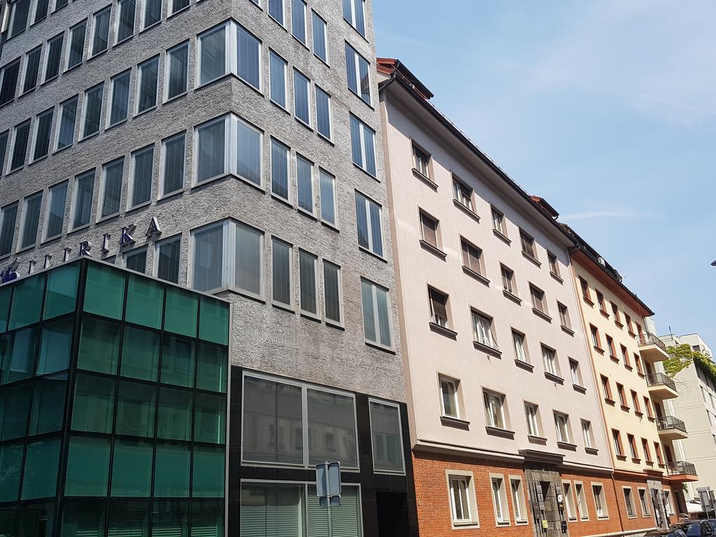 Slovenian Art Story Lägenhet Ljubljana Exteriör bild